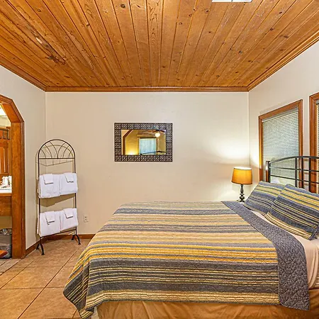 River Rock Inn
